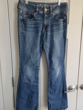 American Eagle Outfitters Women’s Blue Flare Jeans Sz 6 Super Stretch